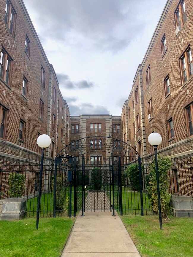 Foto del edificio - 3230 Home Ave