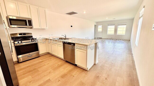 Building Photo - 20404 Deer Creek Dr
