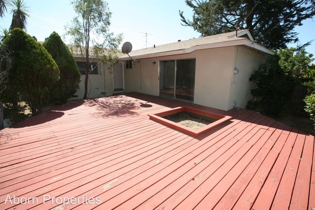 Building Photo - 3430 Woodside Ln