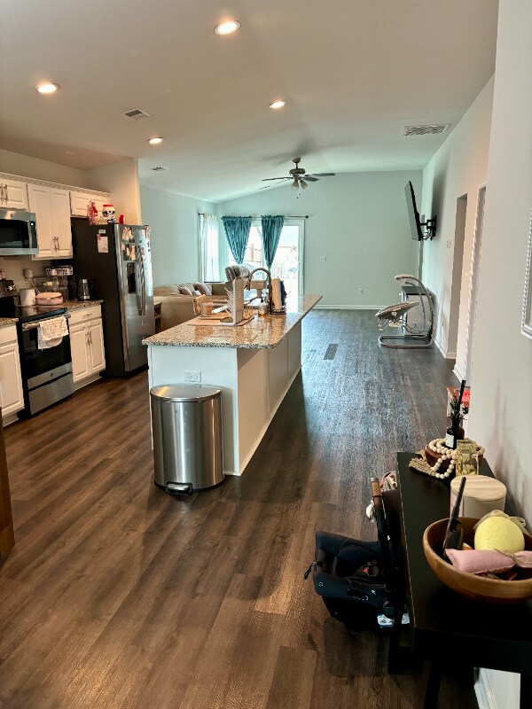Foto del edificio - 828 Alley Ridge Dr