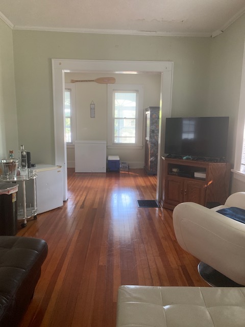 Living Room/Dining Room - 516 Oldfield Rd