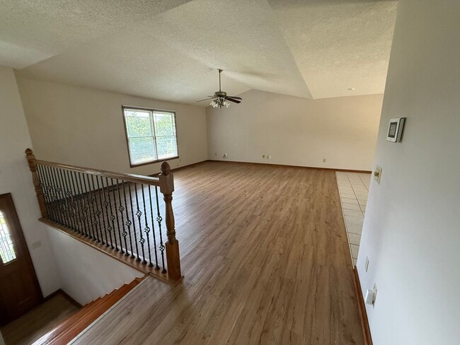 Building Photo - Big on Space. Big on Convenience. Big on Comfort.