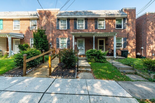 Foto del edificio - 409 Fairview Ave