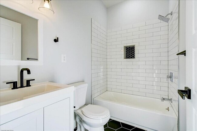 Building Photo - 906 S 51st St