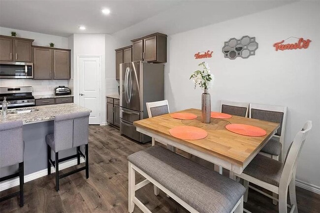 Foto del edificio - 604 Saddle Club Way