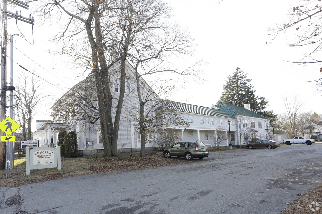 Building Photo - Roncalli Apartments