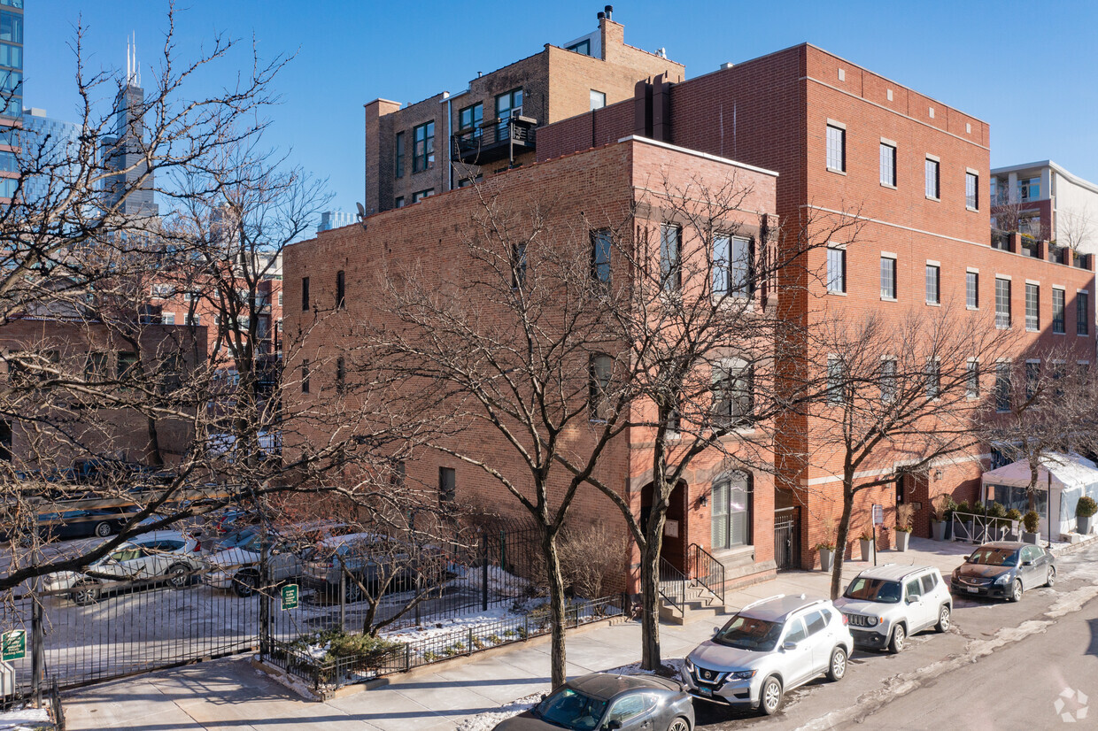 Primary Photo - 11 N Carpenter St