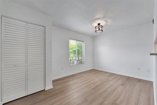 Foto del edificio - 9940 7th Way N