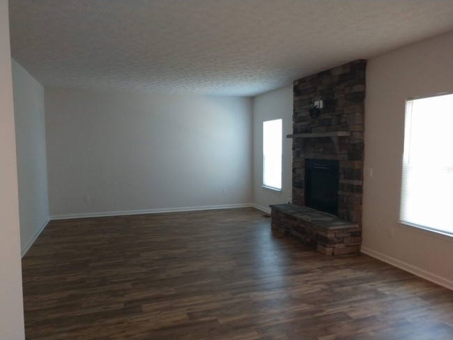 Building Photo - 2047 Bridgewater Ln