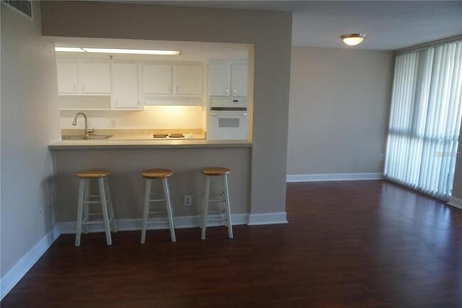 Building Photo - 470 3rd St S