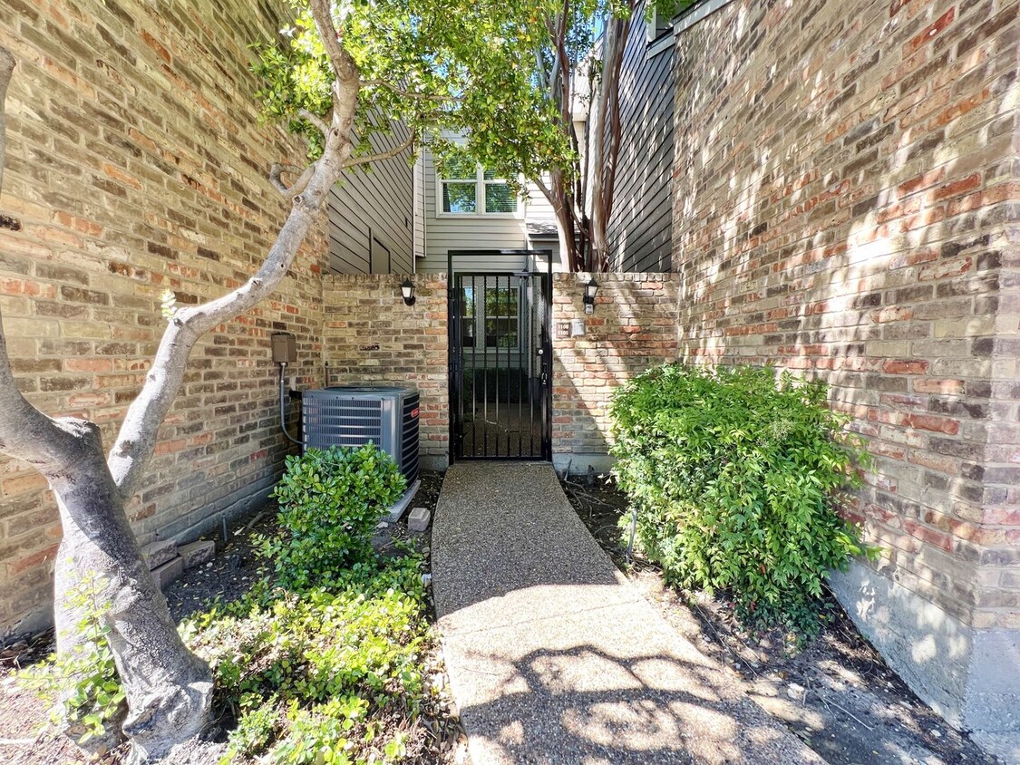 Foto principal - Updated 1/1/1 Condo in Dallas Ready For Mo...