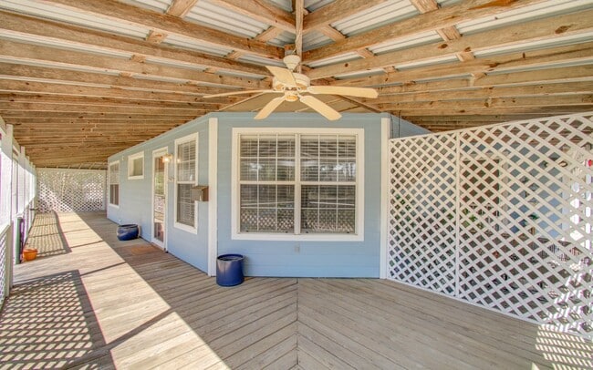 Foto del edificio - 15510 Cypress Garden Dr