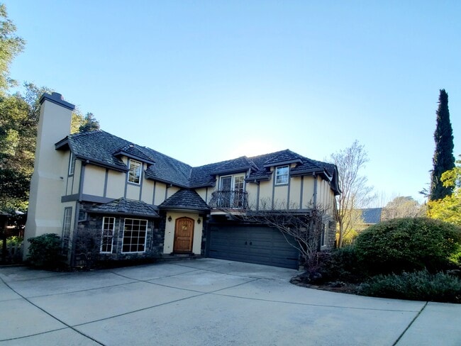 Building Photo - 760 W California Way