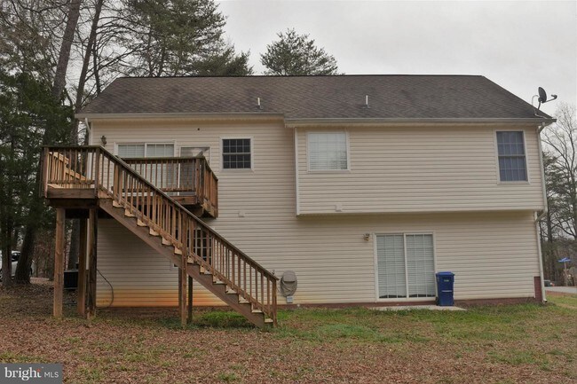 Building Photo - 384 Land Or Dr