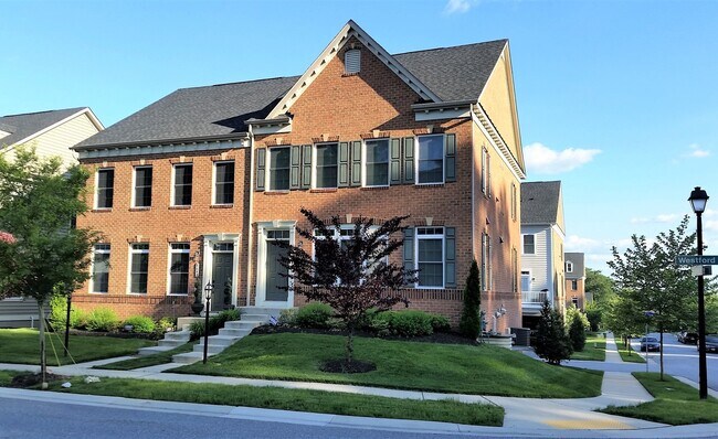 Foto del edificio - Luxury Living in Meadowvale – 4BR/3.5BA Duplex with Over 2,800 Sq Ft