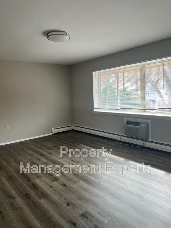 Building Photo - 2330-Glendale Terrace -C2