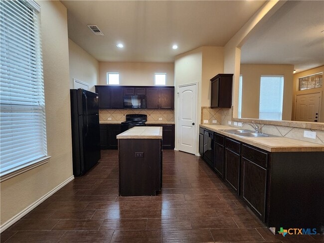 Building Photo - 501 Creekside Cir