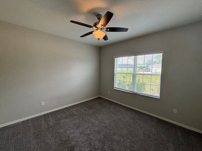 Foto del edificio - 4 bedroom / 3 bath in great neighborhood - WON'T LAST!