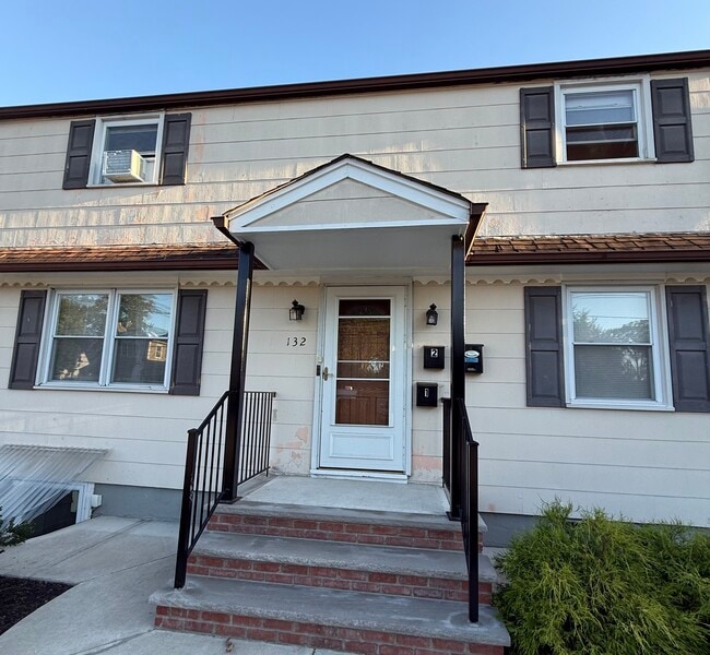 Building Photo - 132 River Edge Rd