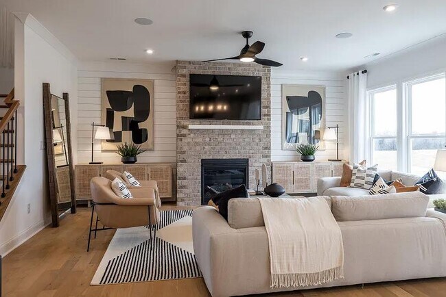 Building Photo - Modern 1BR – Limited Availability