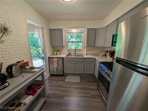 Building Photo - 1494 Hilton Dr