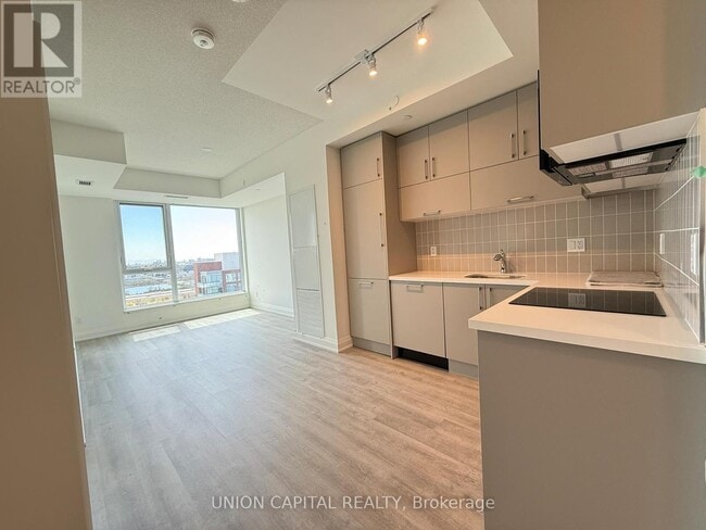 Building Photo - 38-1638 Andre de Grasse St