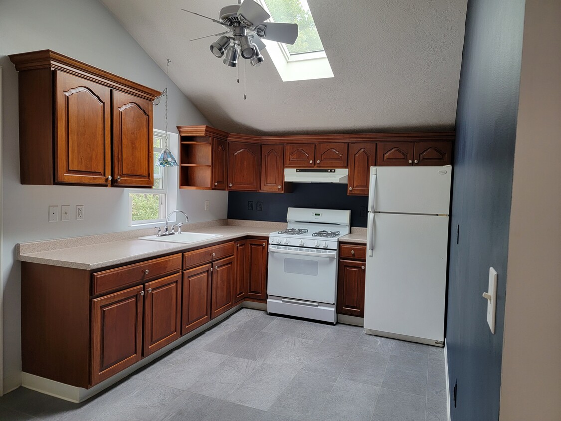 Kitchen - 928 W 4th St