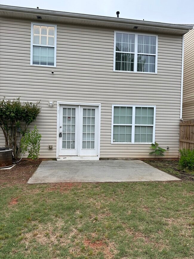 Foto del edificio - 105 Crestfield Cir