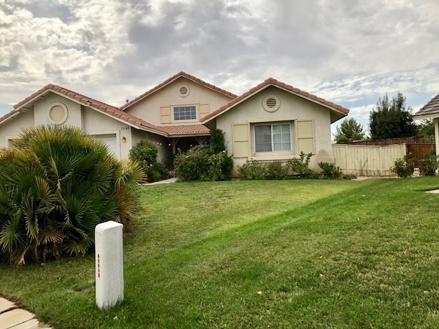 Spacious front lawn. - 15145 Desert Oak Cir