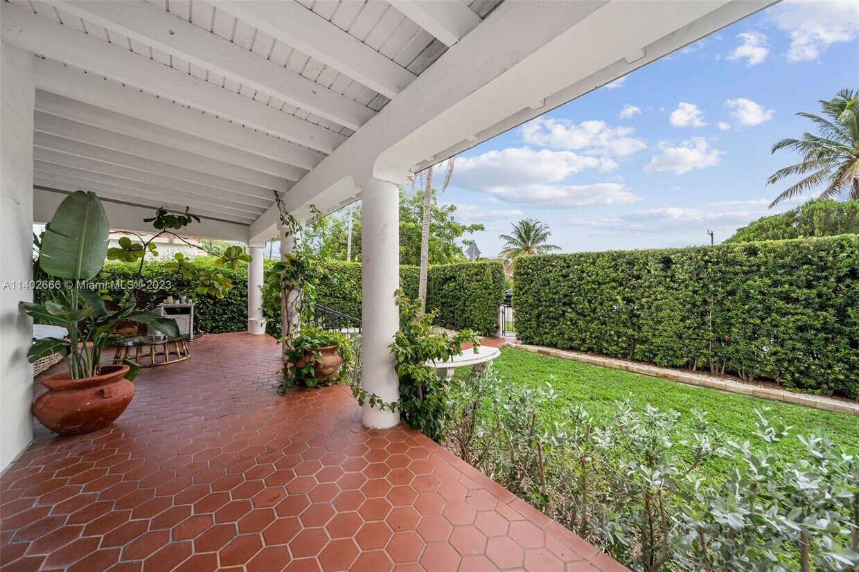 Foto principal - 2421 SW 26th Ln