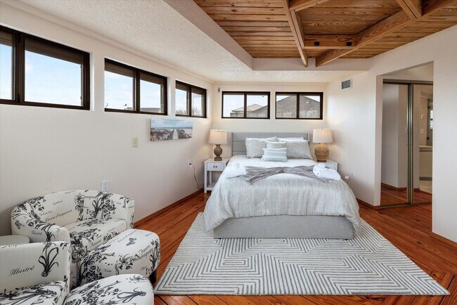 Building Photo - Custom home on Tiki Island