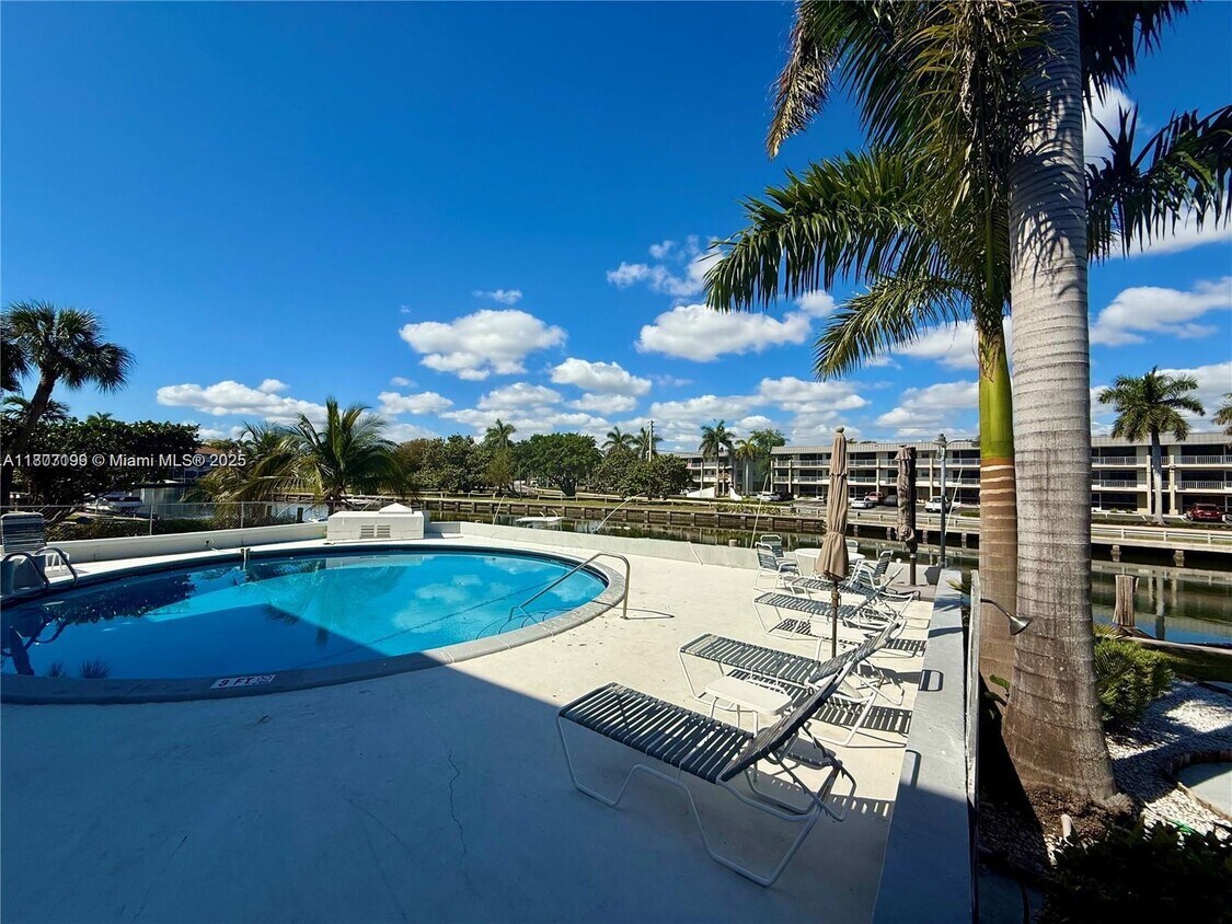 Foto principal - 467 Golden Isles Dr