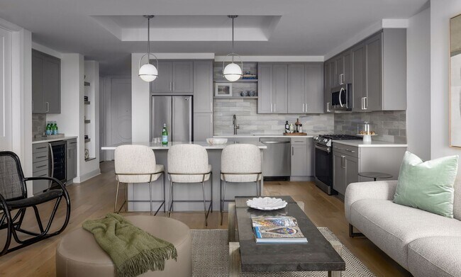 Foto del edificio - 3-Bedroom Apartment with Easy Access to Pu...