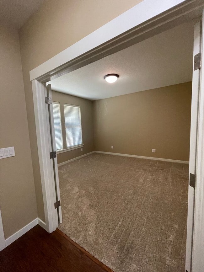Foto del edificio - Beautiful Home with lots of upgrades