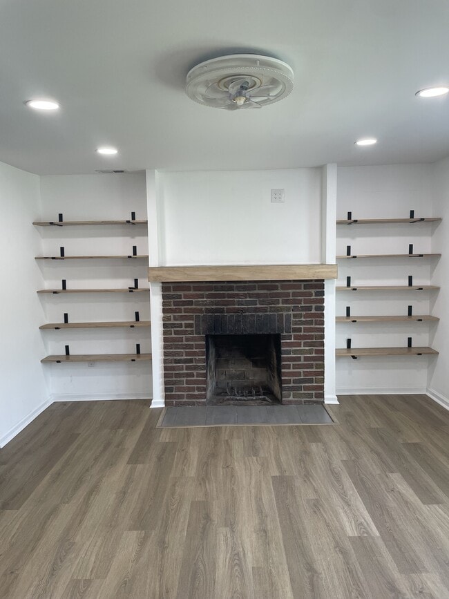 Building Photo - 6906 Kingston Dr