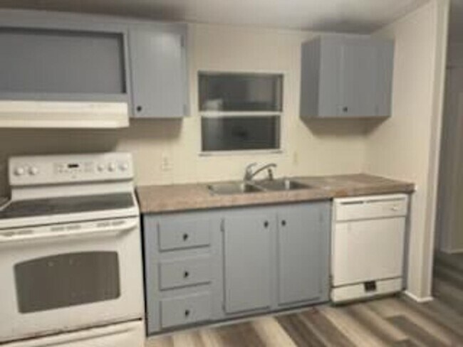 Foto del edificio - 4/2 Manufactured home Marys Villa Rd.~Mary...