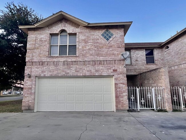 Building Photo - 1101 Shiloh Dr