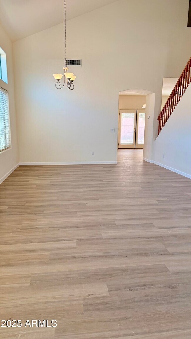 Building Photo - 9021 W Villa Maria Dr