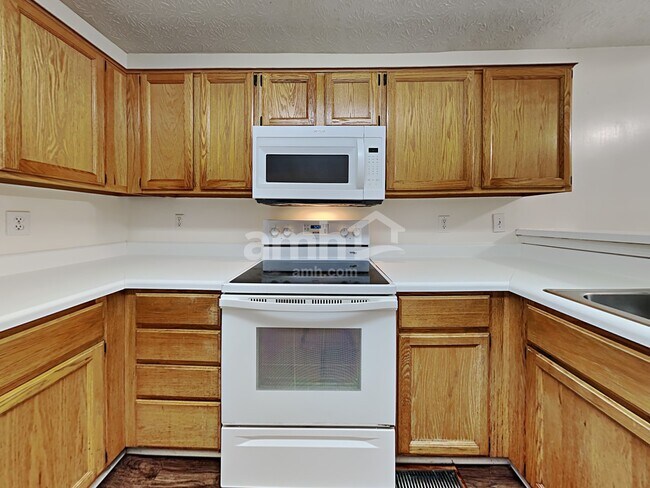 Foto del edificio - 817 Hillary Ct