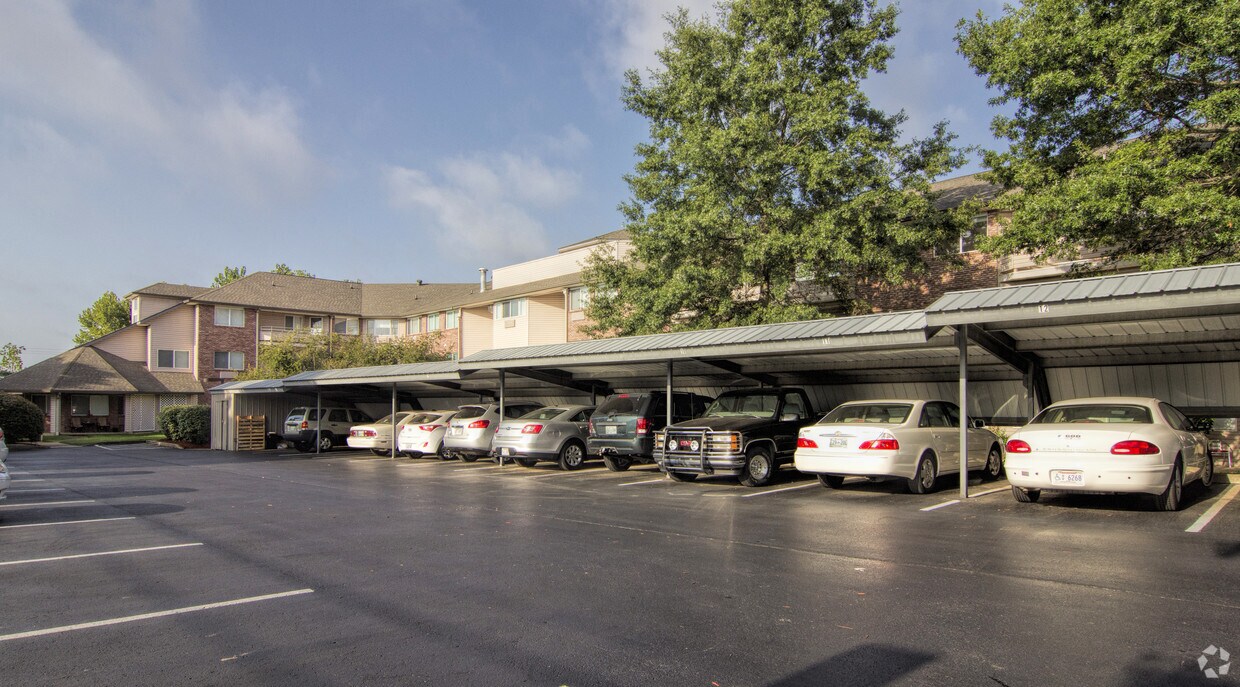 Uffelman Estates Apartments in Clarksville, TN