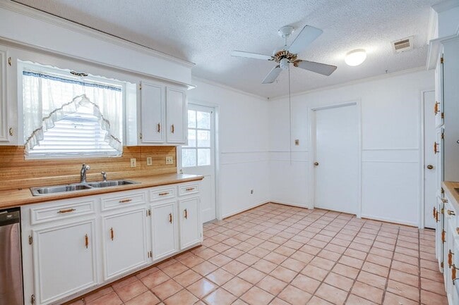 Foto del edificio - 12710 Shady Knoll Ln