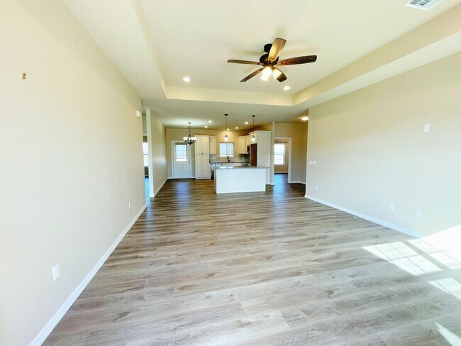 Foto del edificio - Beautiful 4 bedroom 2.5 Bath Home quite ne...