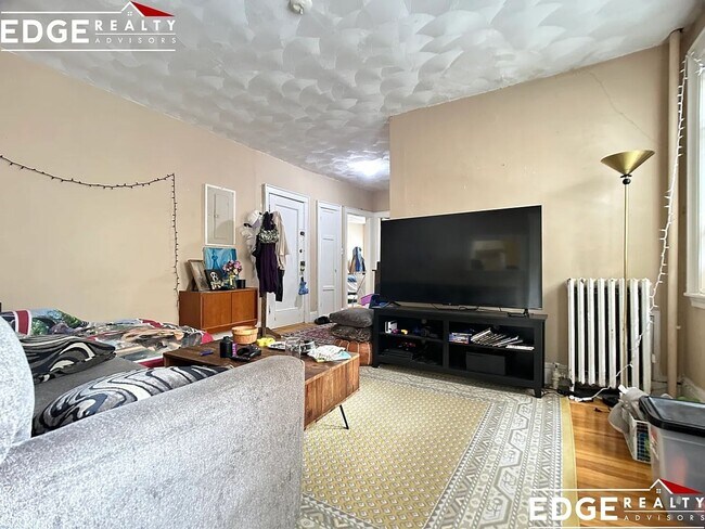Foto del edificio - 243 Chestnut Hill Ave