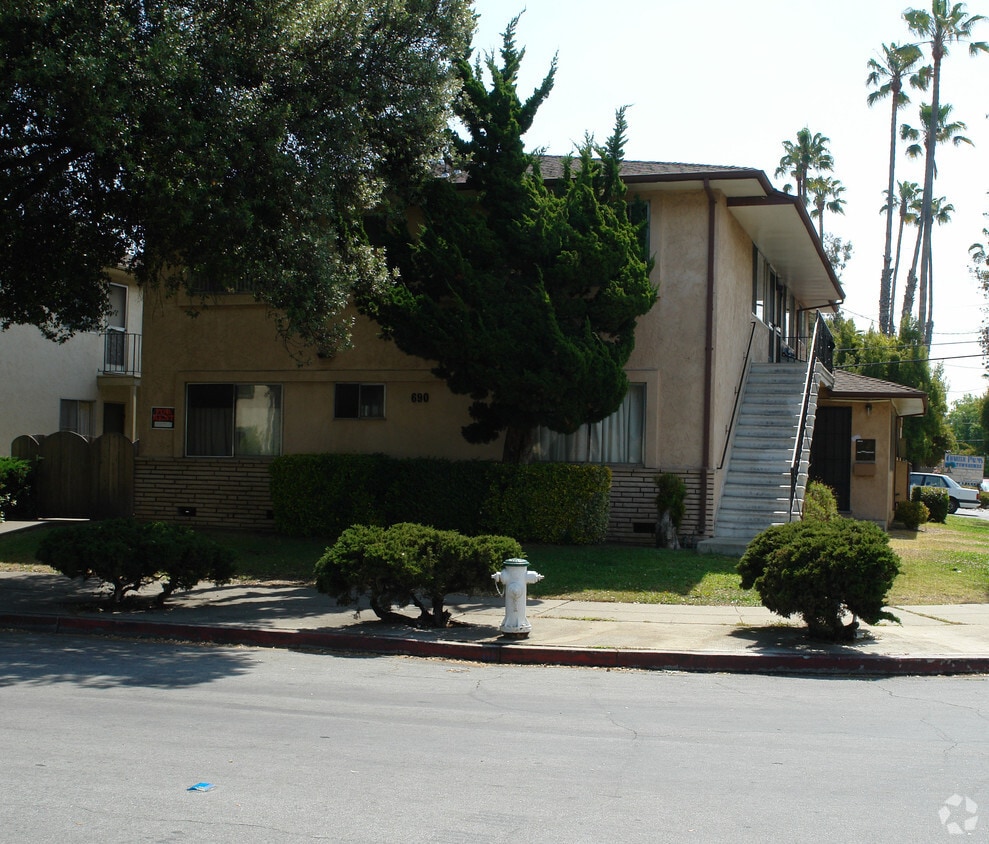 Building Photo - 690 Grand Fir Ave