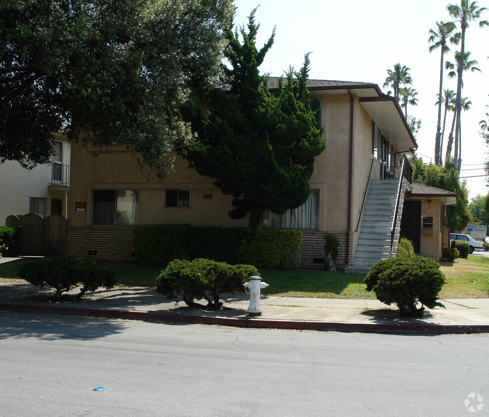 Foto del edificio - 690 Grand Fir Ave