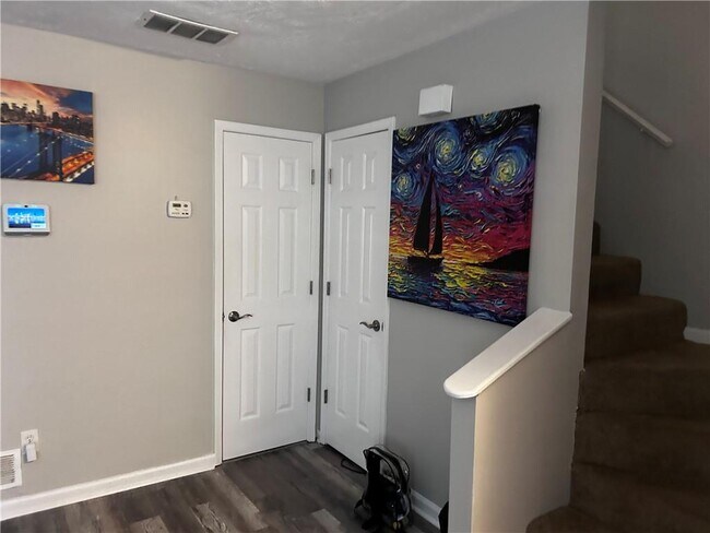 Foto del edificio - 7066 Oakhill Cir