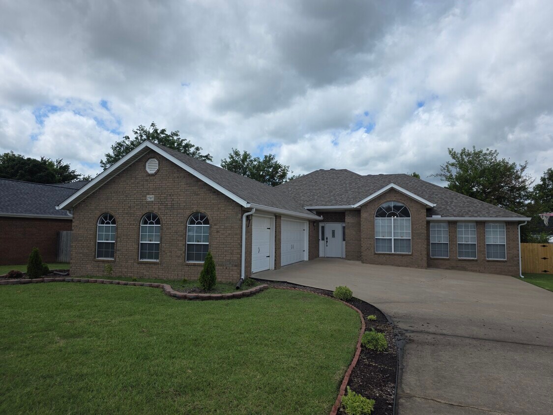 Foto principal - 2707 SE 6th St