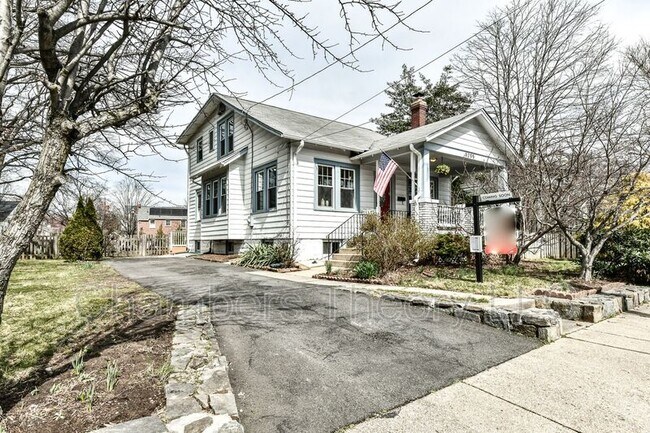 Building Photo - 3205 N Pershing Dr