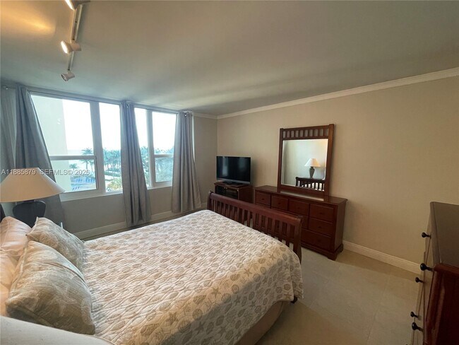 Foto del edificio - 3505 S Ocean Dr