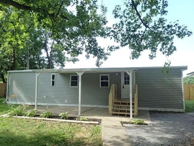 Building Photo - 230 Happy Hollow Ln